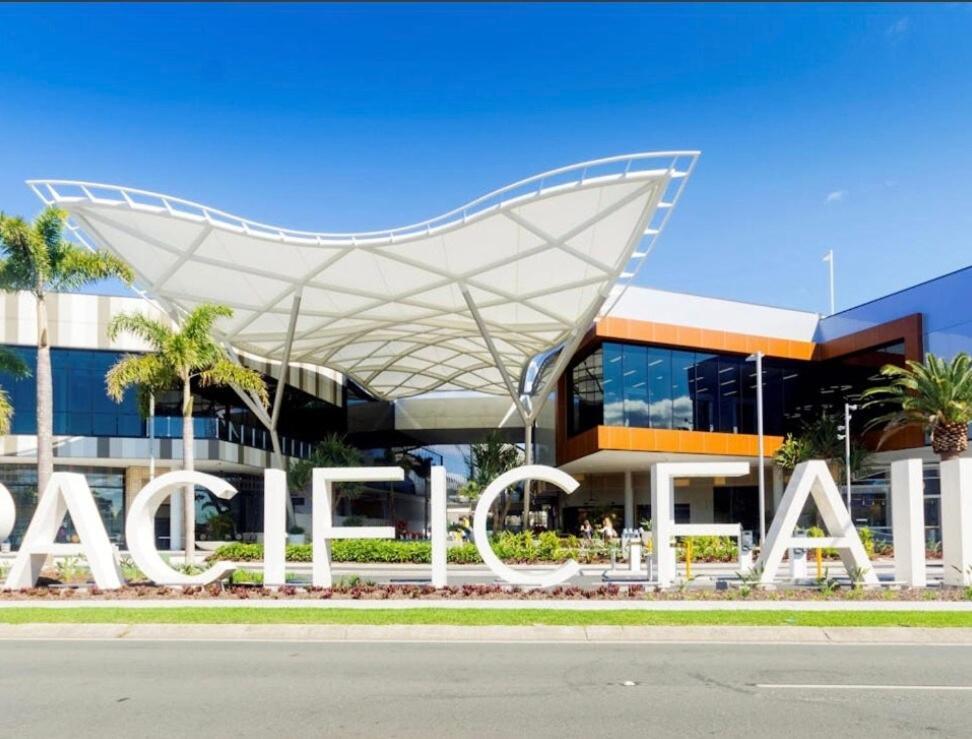 Ultimate Getaway Pools, Waterslides And Steps From The Apartment Gold Coast