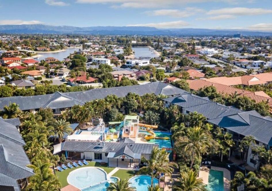Apartment Ultimate Getaway Pools, Waterslides And Steps From The Gold Coast
