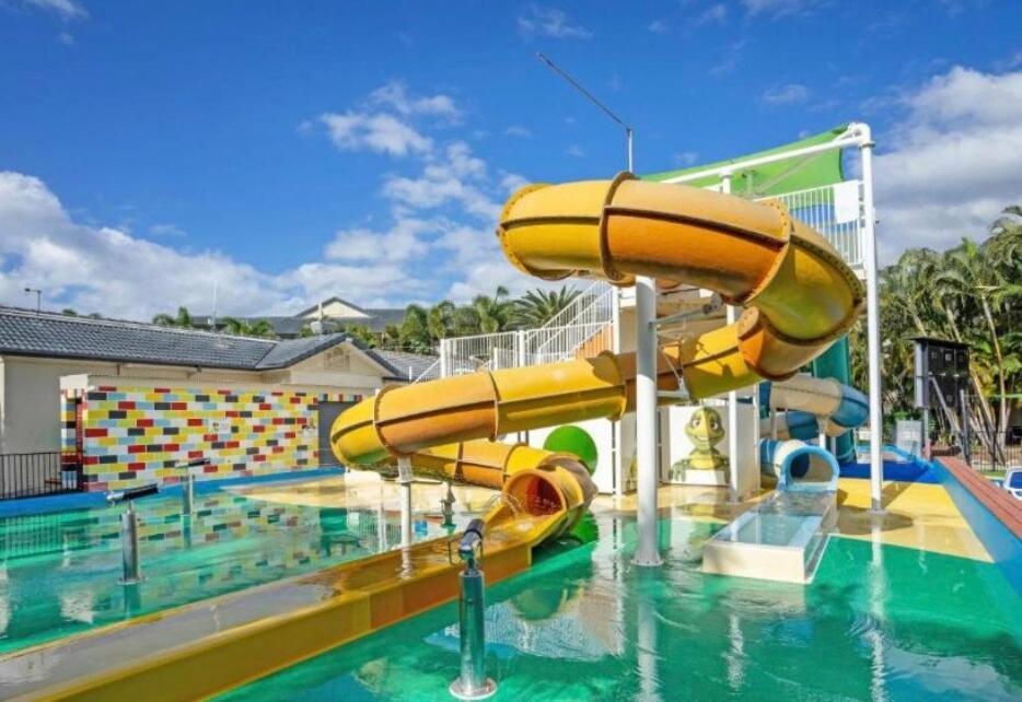 Ultimate Getaway Pools, Waterslides And Steps From The Gold Coast
