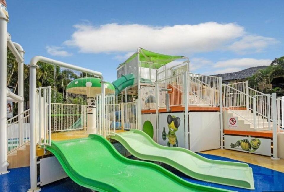 Ultimate Getaway Pools, Waterslides And Steps From The Apartment Gold Coast