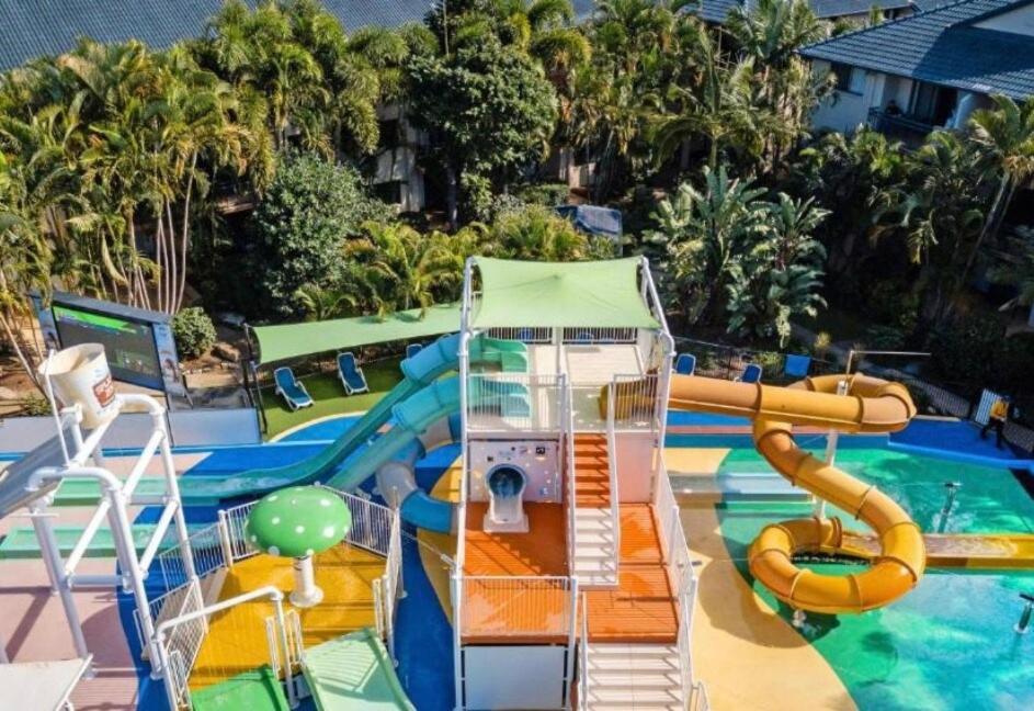 Ultimate Getaway Pools, Waterslides And Steps From The *