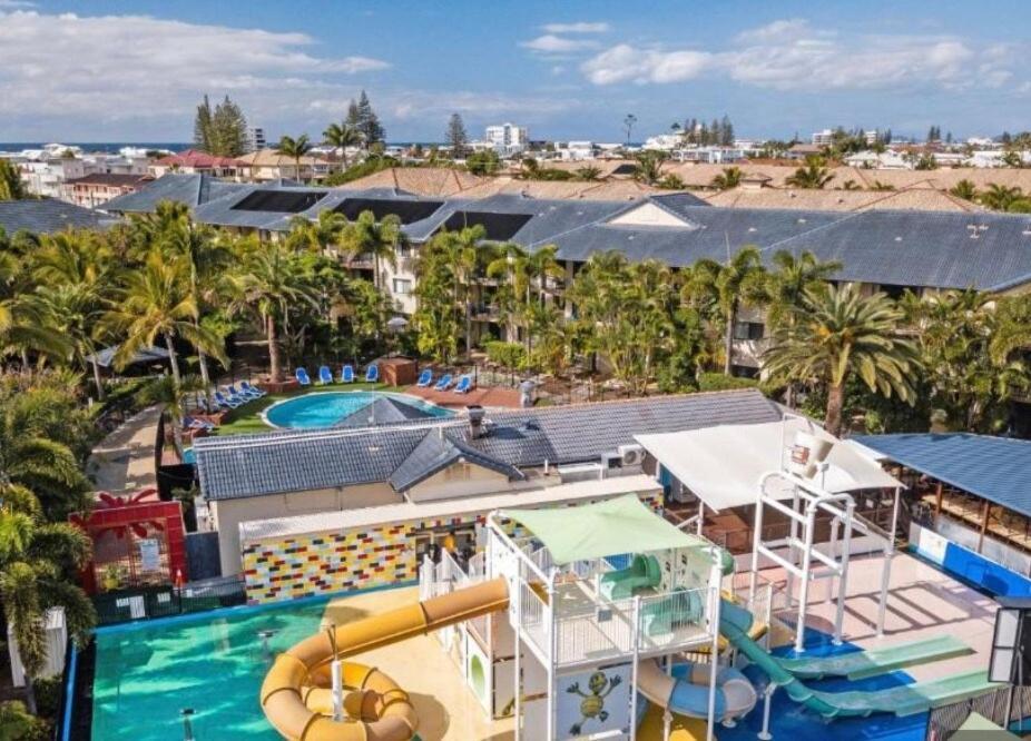 Ultimate Getaway Pools, Waterslides And Steps From The Apartment *