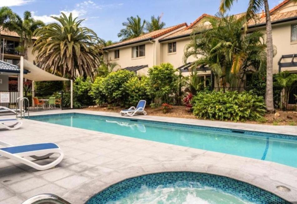 Ultimate Getaway Pools, Waterslides And Steps From The Apartment Gold Coast