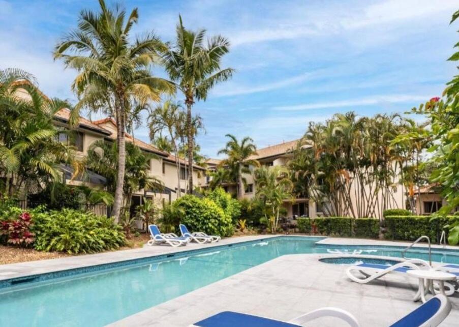 Apartment Ultimate Getaway Pools, Waterslides And Steps From The *