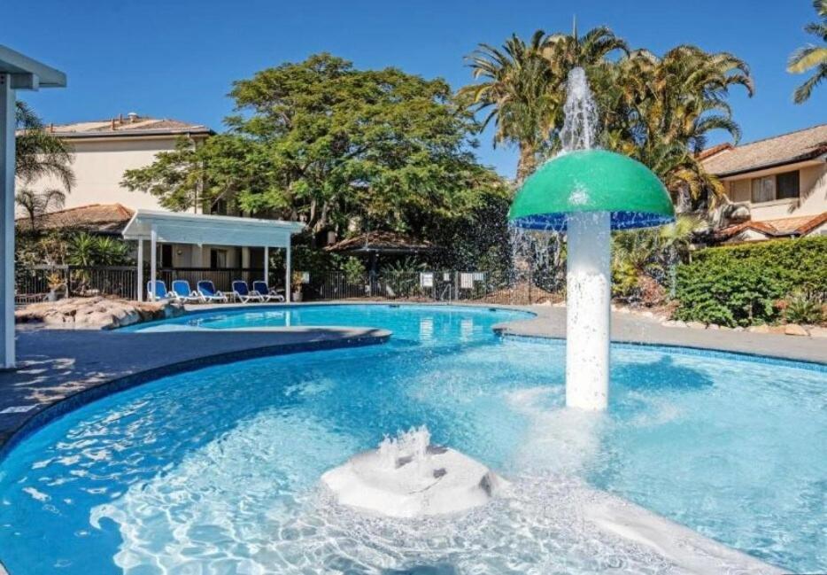 Ultimate Getaway Pools, Waterslides And Steps From The *