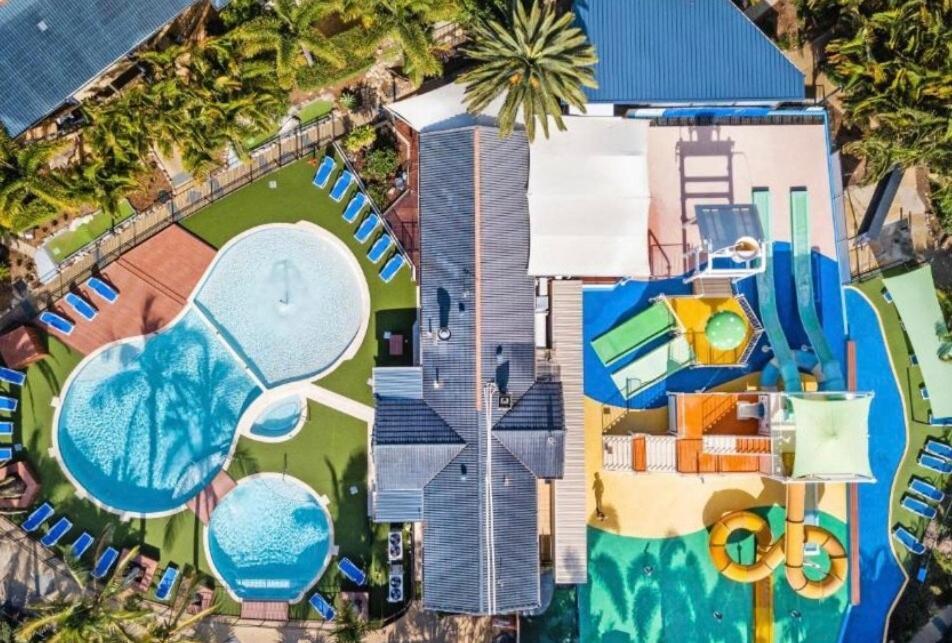 Ultimate Getaway Pools, Waterslides And Steps From The Gold Coast